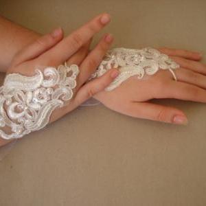 Ivory Lace Fingerless Gloves